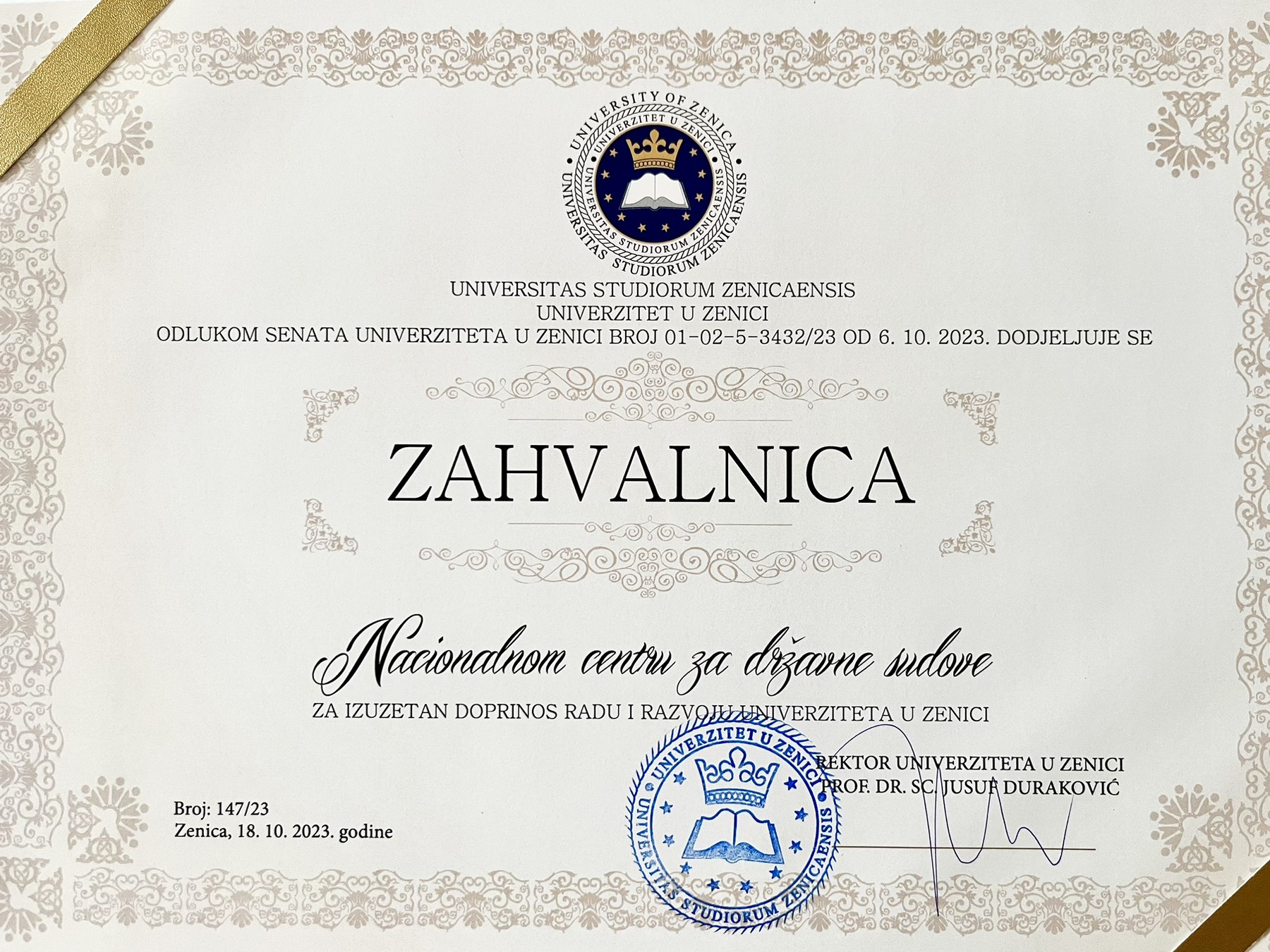 Univerzitet u Zenici uručio plaketu Nacionalnom centru za državne sudove za izuzetan doprinos razvoju Univerziteta 